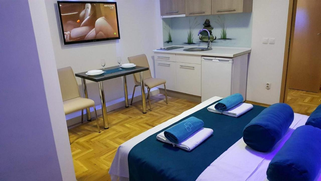 Front Beach Exclusive Apartments Struga Buitenkant foto