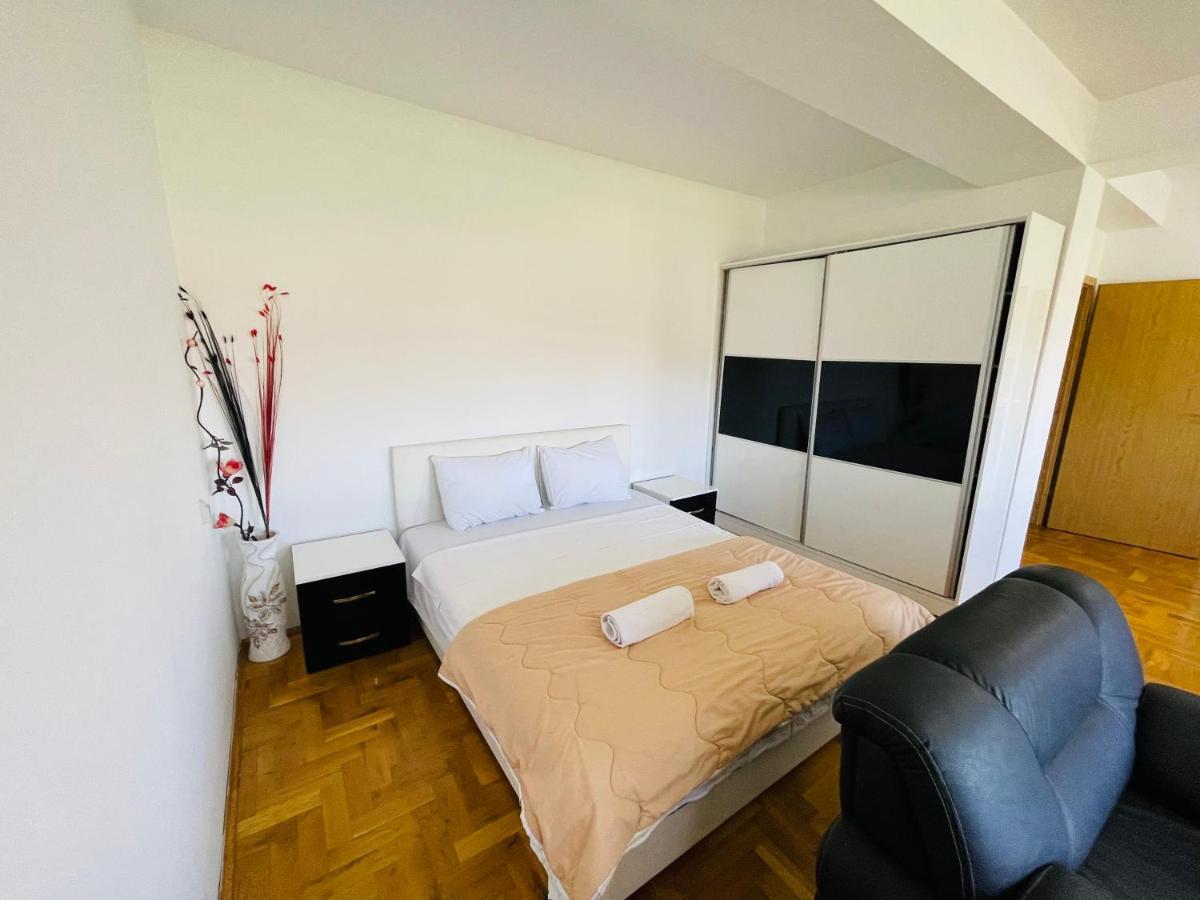 Front Beach Exclusive Apartments Struga Buitenkant foto