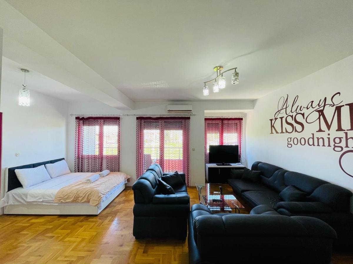 Front Beach Exclusive Apartments Struga Buitenkant foto