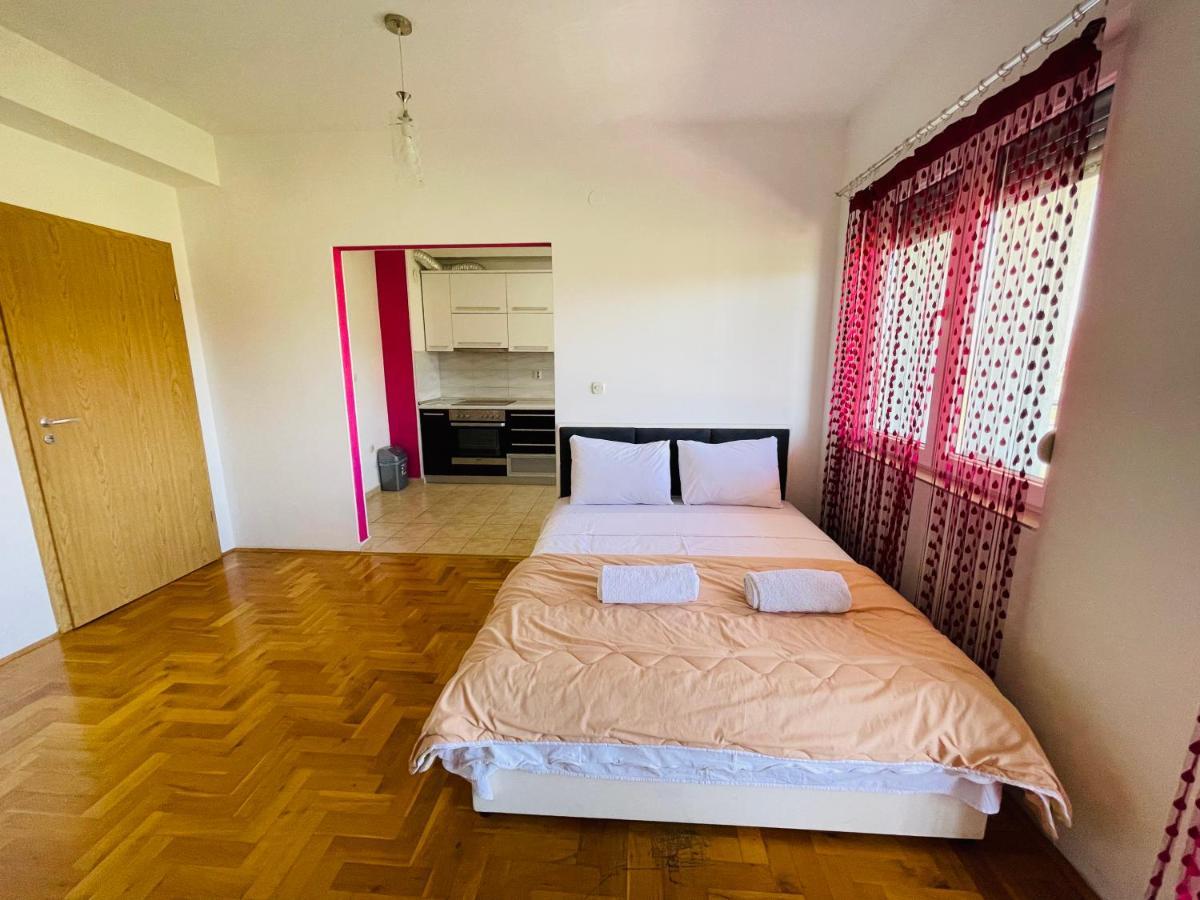 Front Beach Exclusive Apartments Struga Buitenkant foto