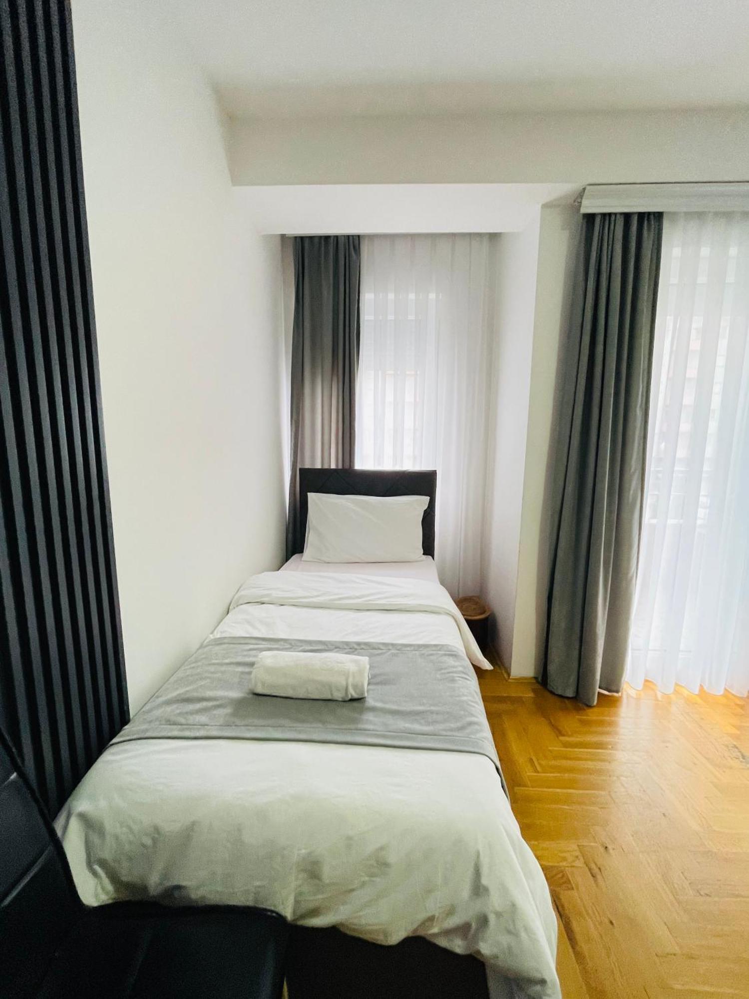 Front Beach Exclusive Apartments Struga Buitenkant foto