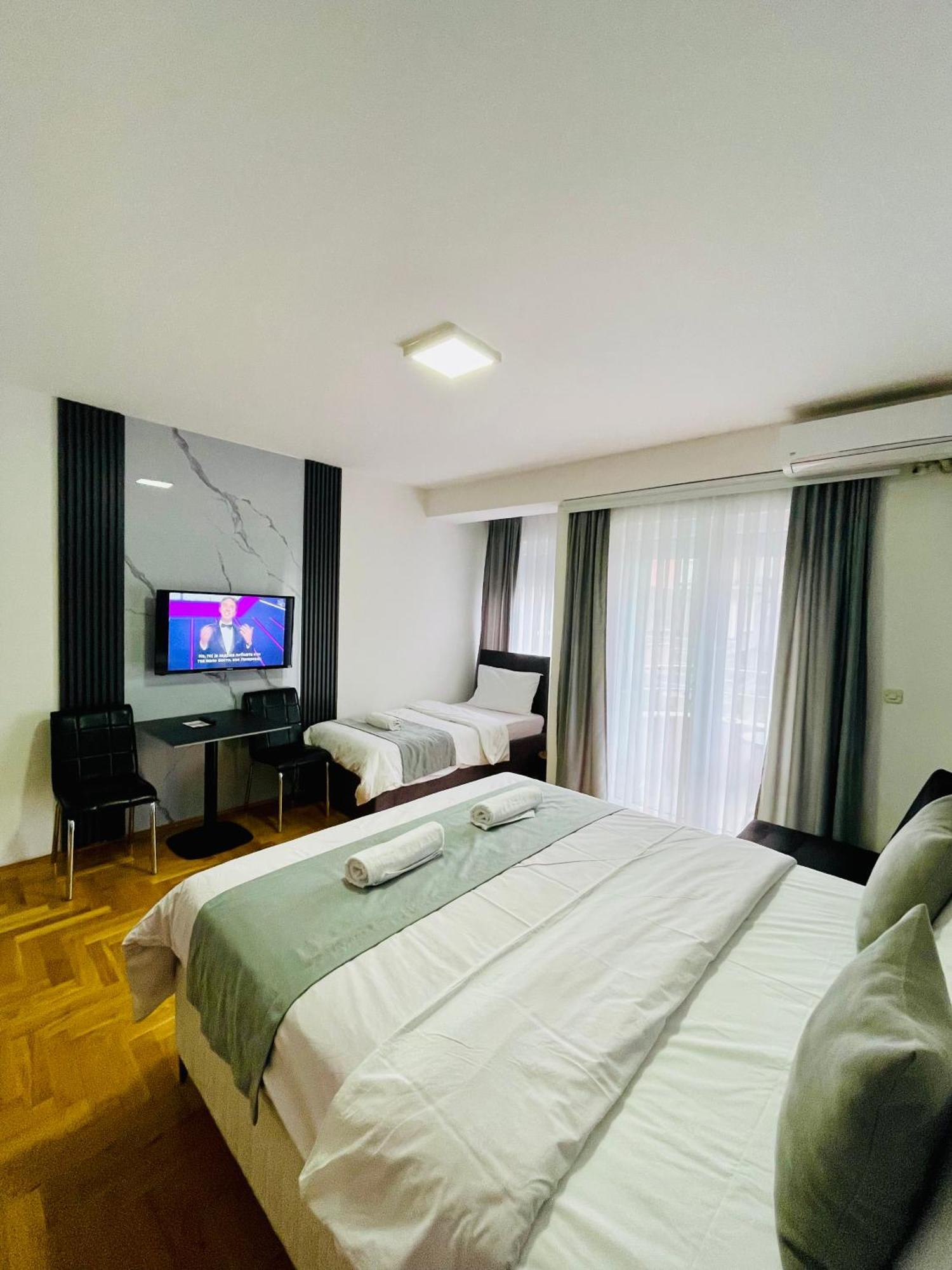 Front Beach Exclusive Apartments Struga Buitenkant foto