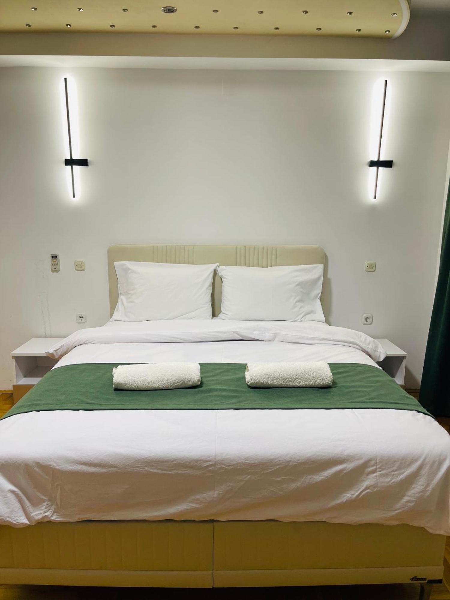 Front Beach Exclusive Apartments Struga Buitenkant foto